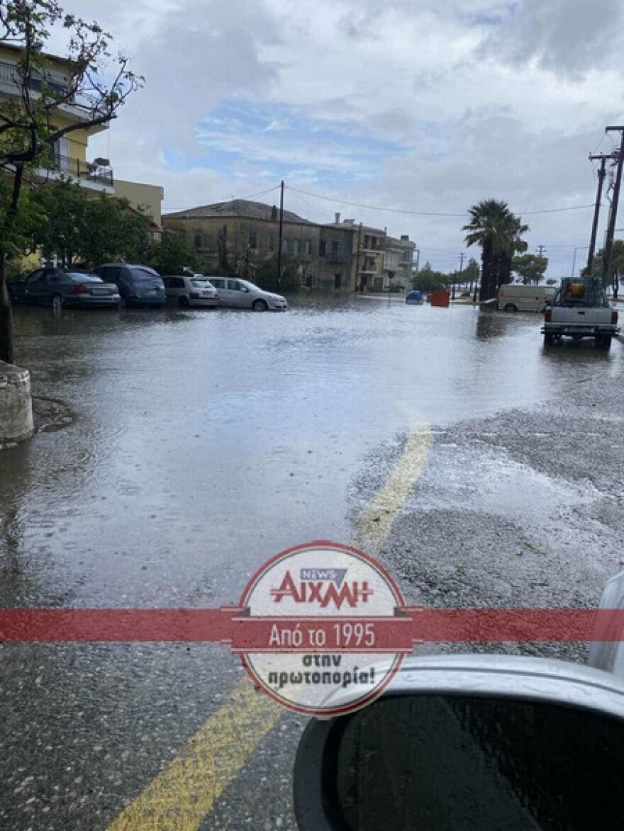 Αιτωλοακαρνανία: Πλημμύρισαν δρόμοι στην Κατοχή - Ακαθάριστα φρεάτια καταγγέλλουν οι κάτοικοι