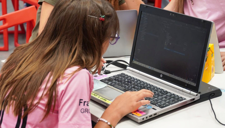 Τα κορίτσια δημιουργούν τον ψηφιακό κόσμο του αύριο