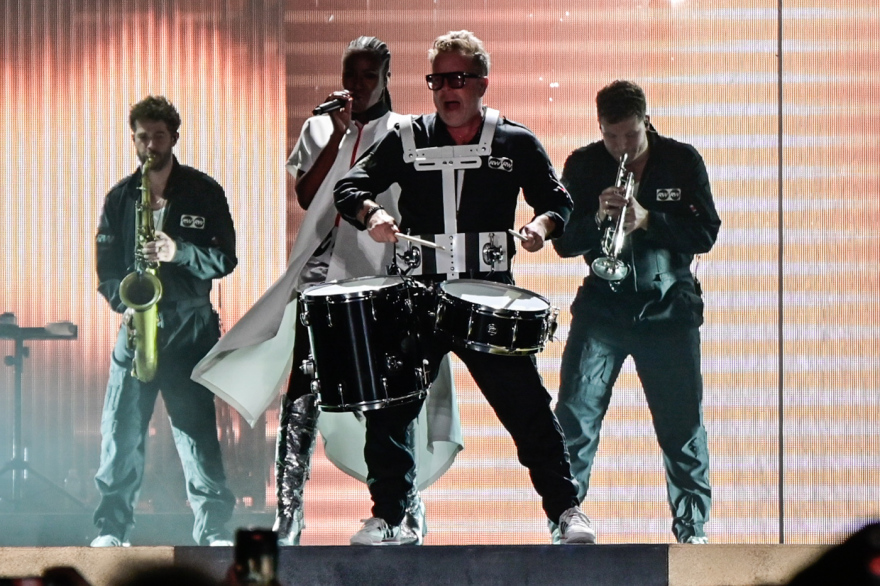 «Φωτιά» στο Καλλιμάρμαρο έβαλε ο Ρόμπι Γουίλιαμς - Δείτε βίντεο και φωτογραφίες
