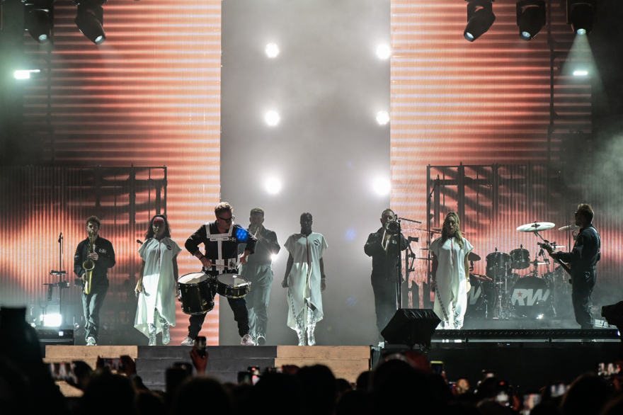 «Φωτιά» στο Καλλιμάρμαρο έβαλε ο Ρόμπι Γουίλιαμς - Δείτε βίντεο και φωτογραφίες
