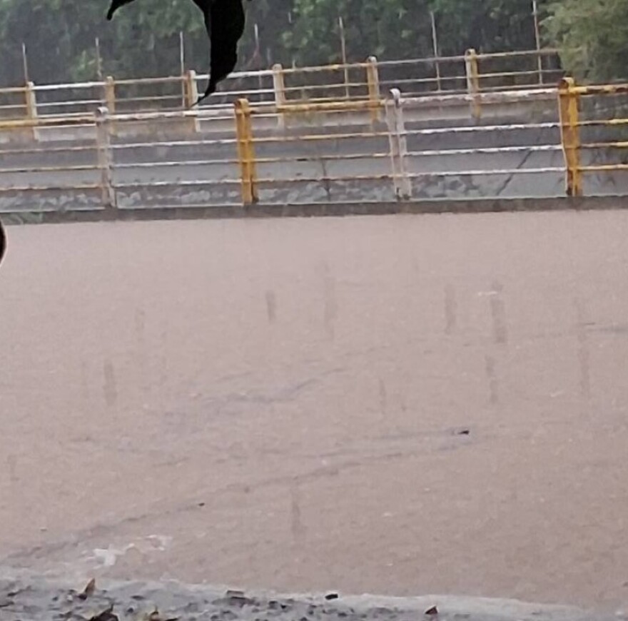 Αιτωλοακαρνανία: Πλημμύρισαν δρόμοι στην Κατοχή - Ακαθάριστα φρεάτια καταγγέλλουν οι κάτοικοι