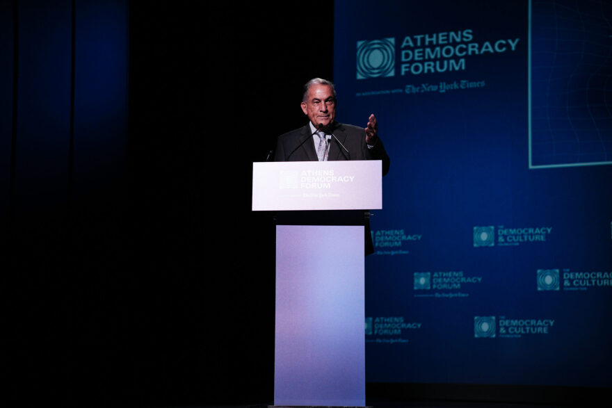 Ο Δήμος Αθηναίων απένειμε στον Ισραηλινό δημοσιογράφο Γκίντεον Λέβι το Βραβείο Δημοκρατίας