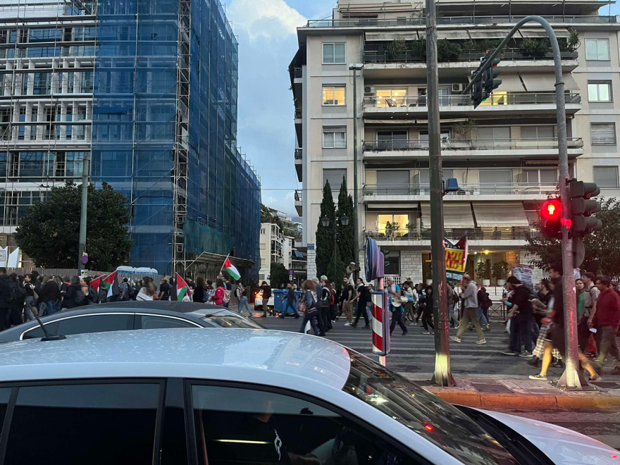 Διπλό «έμφραγμα» γύρω από το Καλλιμάρμαρο και στην Κηφισίας λόγω Ρόμπι Γουίλιαμς και πορείας για τη Γάζα - Δείτε live την κίνηση