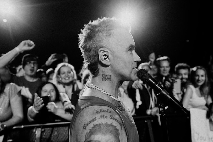 Ο Ρόμπι Γουίλιαμς δημοσίευσε φωτογραφίες από τη συναυλία του στο Καλλιμάρμαρο