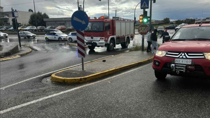 Στο νοσοκομείο άτομο που τραυματίστηκε σε τροχαίο στο Αγρίνιο - Δείτε φωτογραφίες 