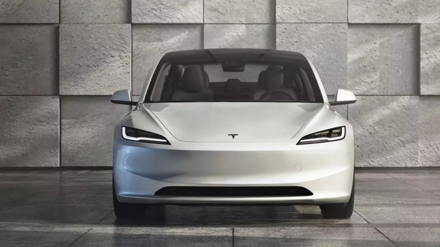 Στην Ελλάδα τα αναβαθμισμένα Tesla Model 3 και Model Y
