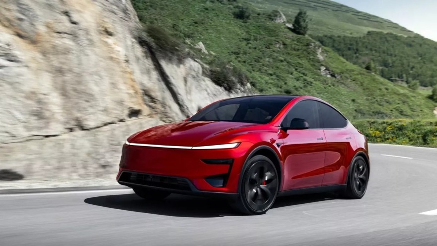 Στην Ελλάδα τα αναβαθμισμένα Tesla Model 3 και Model Y
