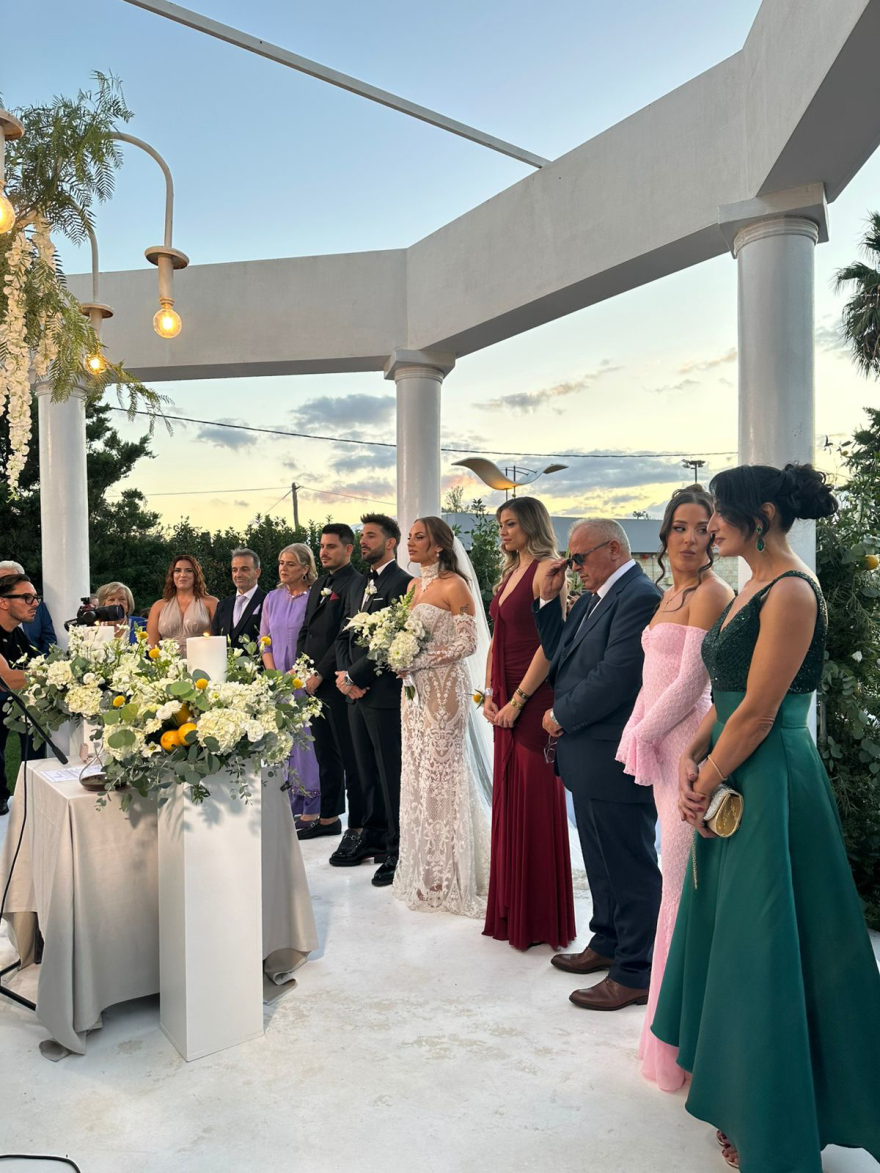 Αυτή την ώρα ο γάμος του Γιώργου Λιβάνη και της Ανδρομάχης - Θα βαφτίσουν και τον γιο τους, δείτε βίντεο και φωτογραφίες