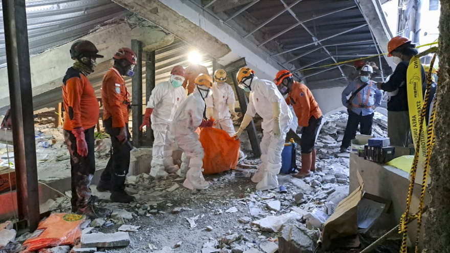 Τέλος οι έρευνες στο σχολείο που κατέρρευσε στην Ινδονησία - 67 νεκροί σύμφωνα με τον τελικό απολογισμό