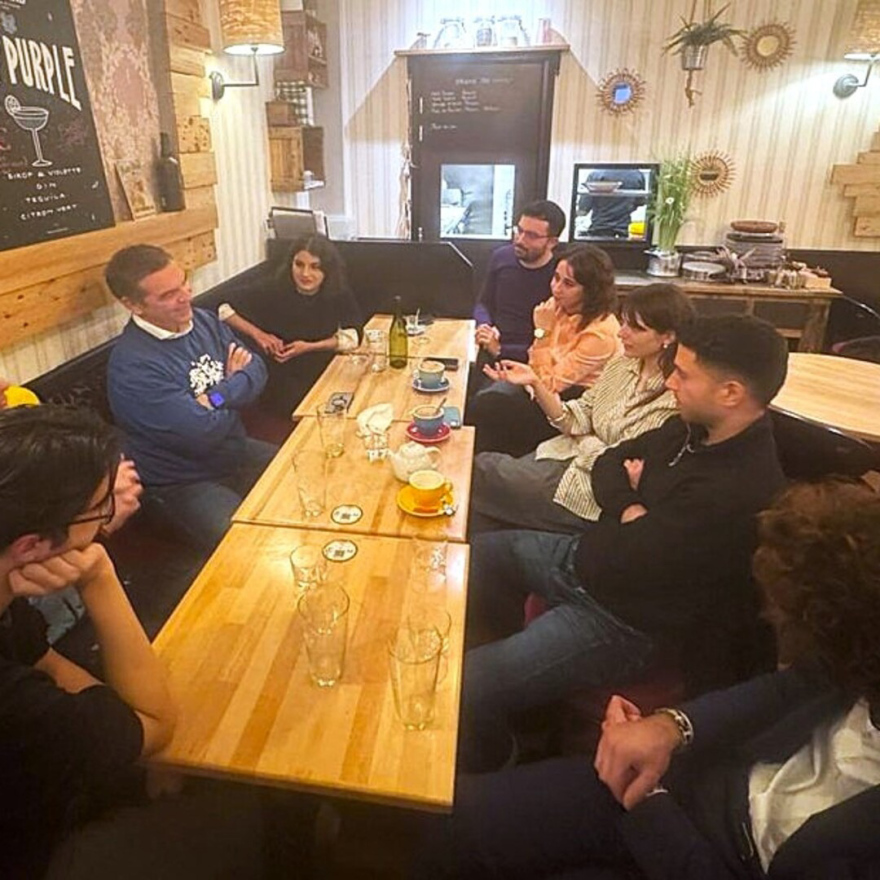 Tsipras for beer with Greek students in the Sorbonne - I solved a lot of questions and got a lot of chatting, he says