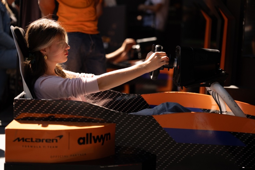 Πανηγυρίζουν οι φίλοι της McLaren F1 Team σε όλο τον πλανήτη 