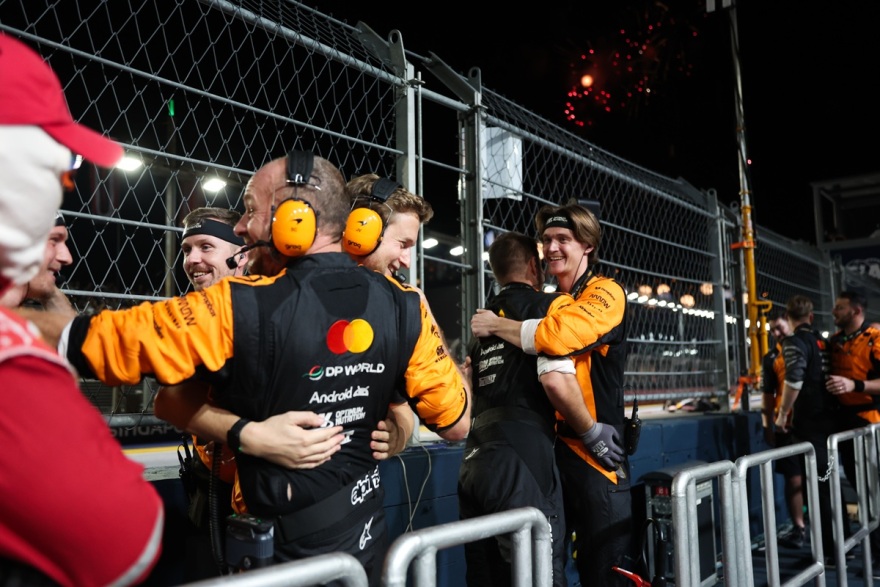 Πανηγυρίζουν οι φίλοι της McLaren F1 Team σε όλο τον πλανήτη 