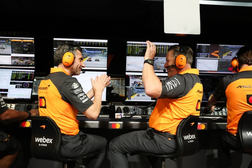 Πανηγυρίζουν οι φίλοι της McLaren F1 Team σε όλο τον πλανήτη 