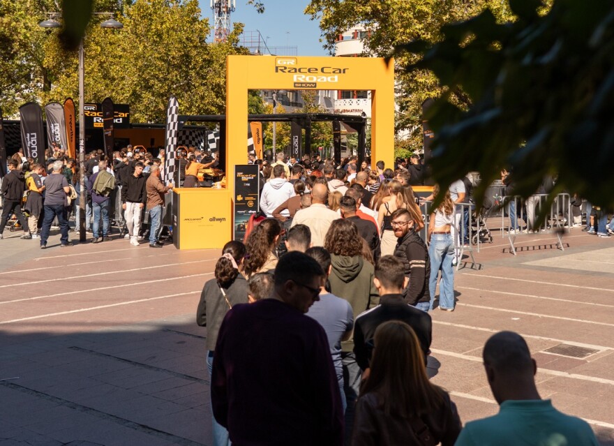 Πανηγυρίζουν οι φίλοι της McLaren F1 Team σε όλο τον πλανήτη 