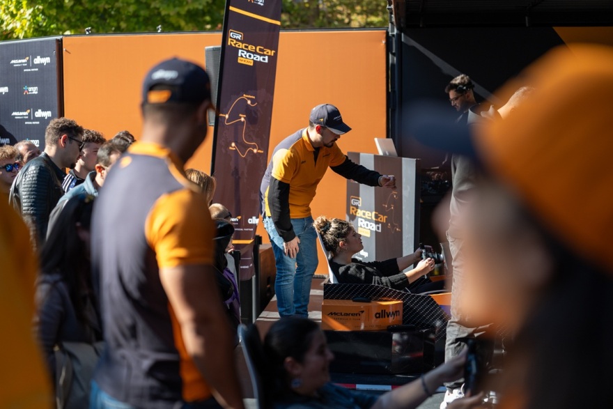 Πανηγυρίζουν οι φίλοι της McLaren F1 Team σε όλο τον πλανήτη 