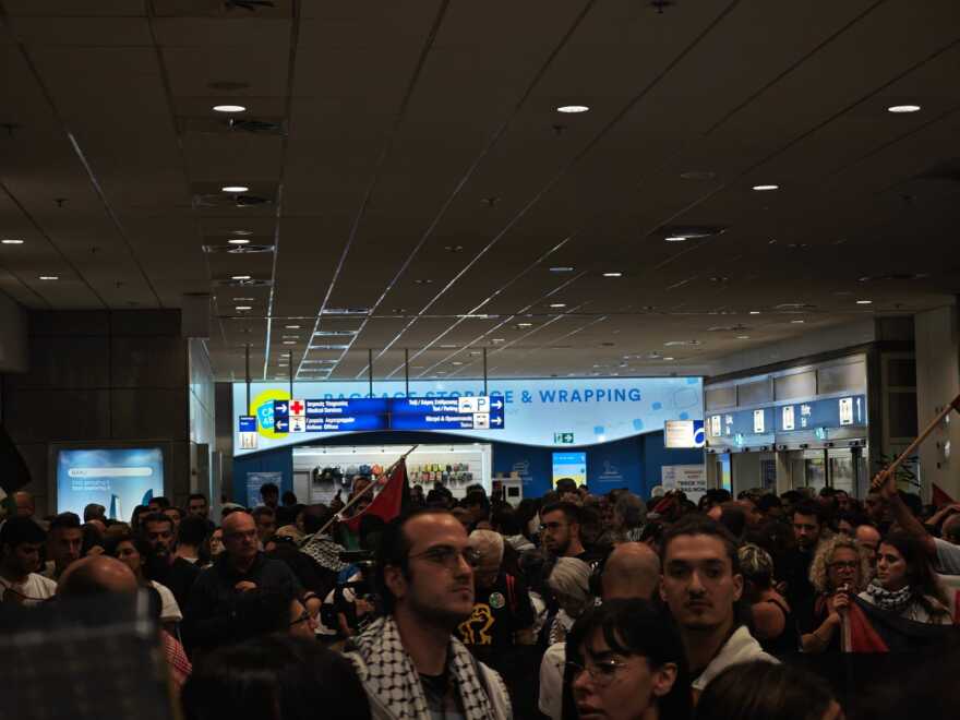 Στην Αθήνα έφτασαν οι 27 Έλληνες ακτιβιστές για τη Γάζα – Μαζί τους και η Γκρέτα Τούνμπεργκ, δείτε φωτογραφίες