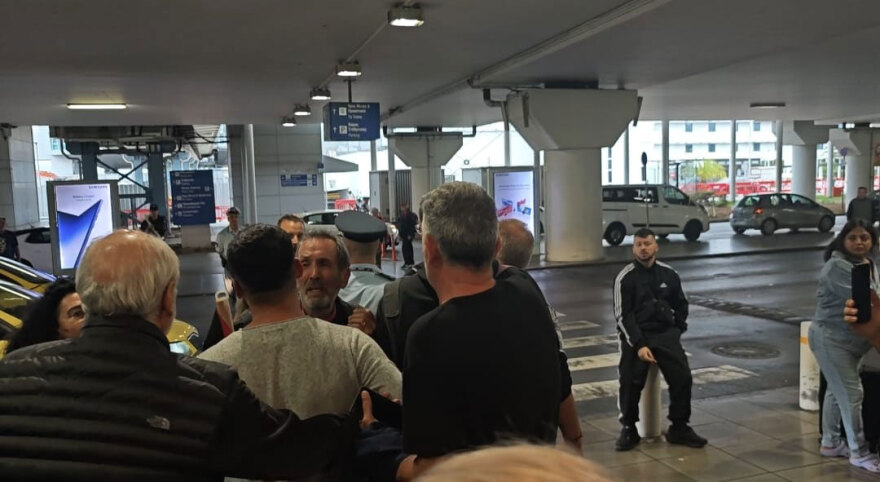 Στην Αθήνα έφτασαν οι 27 Έλληνες ακτιβιστές για τη Γάζα – Μαζί τους και η Γκρέτα Τούνμπεργκ, δείτε φωτογραφίες
