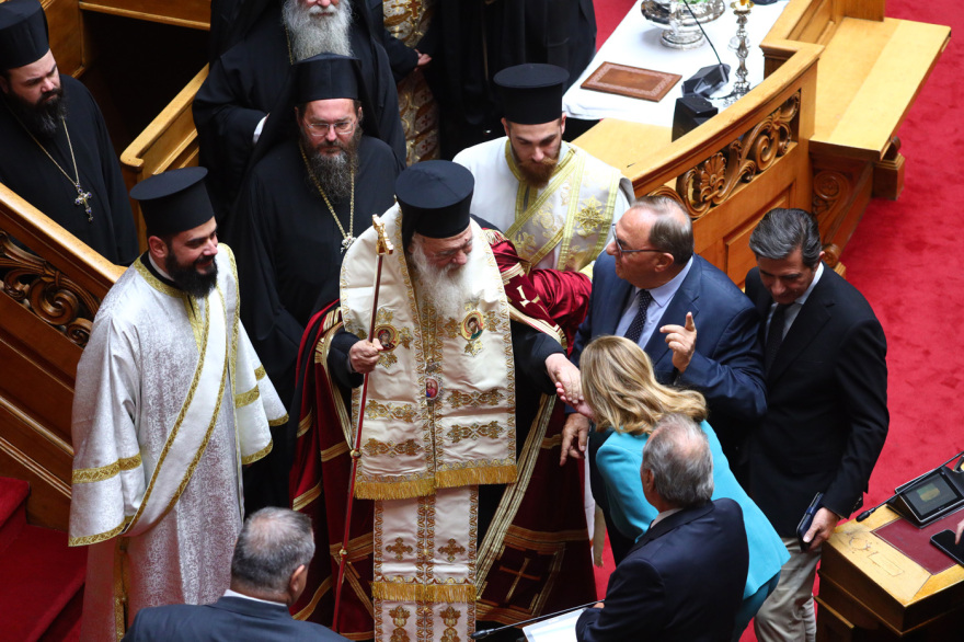 Φωτογραφίες από τον αγιασμό της Βουλής από τον Αρχιεπίσκοπο Ιερώνυμο - «Δύναμη, υπομονή και εργατικότητα» είπε προς όλους