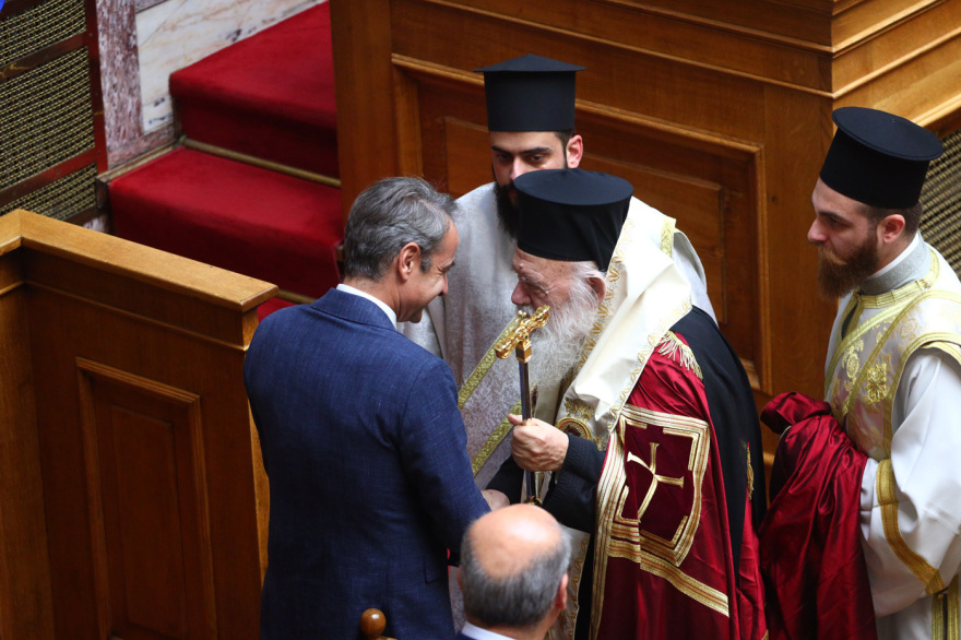 Φωτογραφίες από τον αγιασμό της Βουλής από τον Αρχιεπίσκοπο Ιερώνυμο - «Δύναμη, υπομονή και εργατικότητα» είπε προς όλους