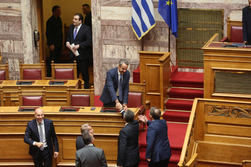 Φωτογραφίες από τον αγιασμό της Βουλής από τον Αρχιεπίσκοπο Ιερώνυμο - «Δύναμη, υπομονή και εργατικότητα» είπε προς όλους