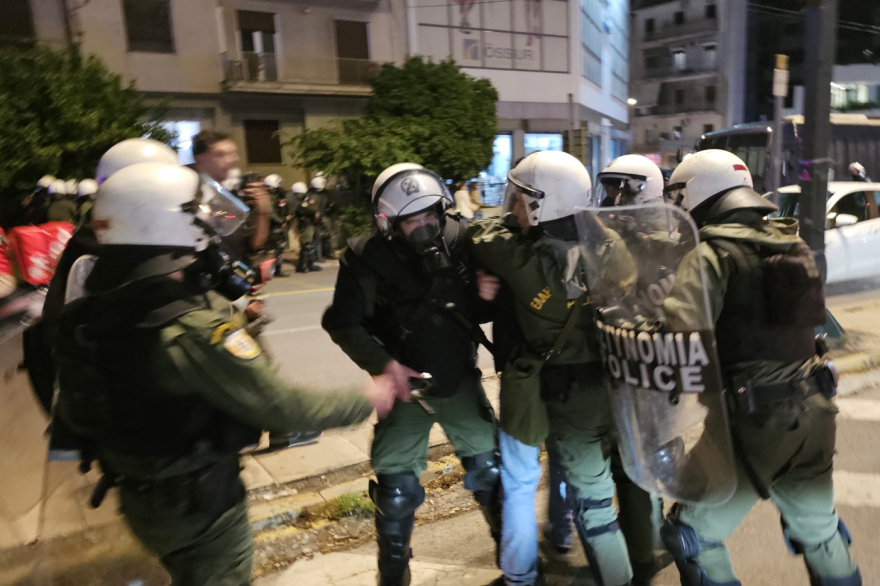 Επεισόδια έξω από την ισραηλινή πρεσβεία στη λήξη της πορείας για τη Γάζα