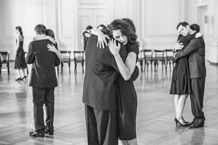 Πίνα Μπάους: Το εμβληματικό έργο «Kontakthof» της κορυφαίας χορογράφου - χορεύτριας ανεβαίνει στο  Εθνικό Θέατρο