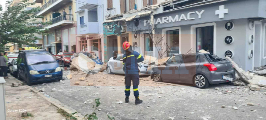 Κατέρρευσαν μπαλκόνια σε κεντρικό δρόμο στο Λαύριο, μεγάλες ζημιές - Δείτε φωτογραφίες