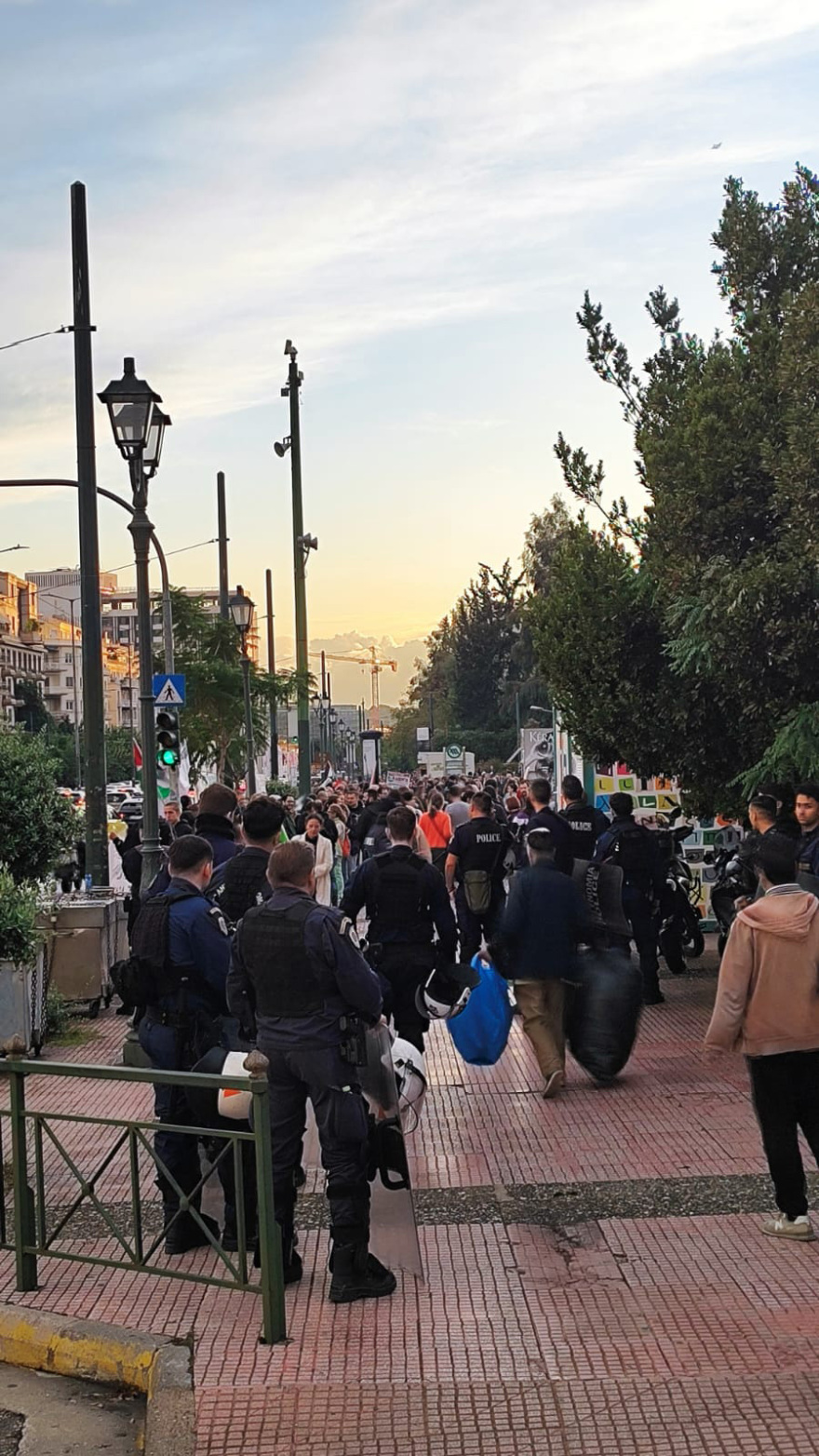 Συγκέντρωση διαμαρτυρίας για την Παλαιστίνη και τα εργασιακά πριν από την εκδήλωση του ΣΕΒ - Δείτε φωτογραφίες