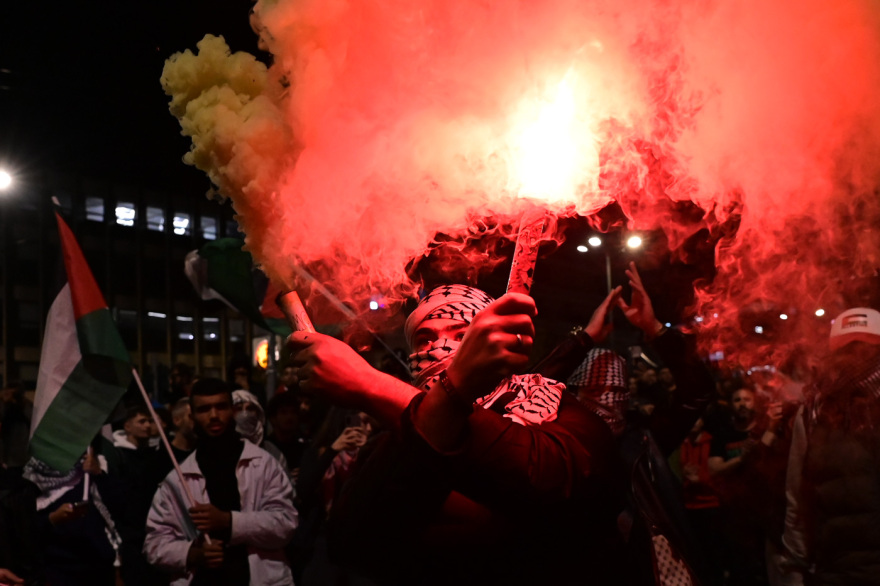 Επεισόδια έξω από την ισραηλινή πρεσβεία στη λήξη της πορείας για τη Γάζα