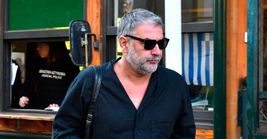 Στην Ευελπίδων ο Βασίλης Μπισμπίκης για το τροχαίο που προκάλεσε στη Φιλοθέη - Δείτε βίντεο και φωτογραφίες 