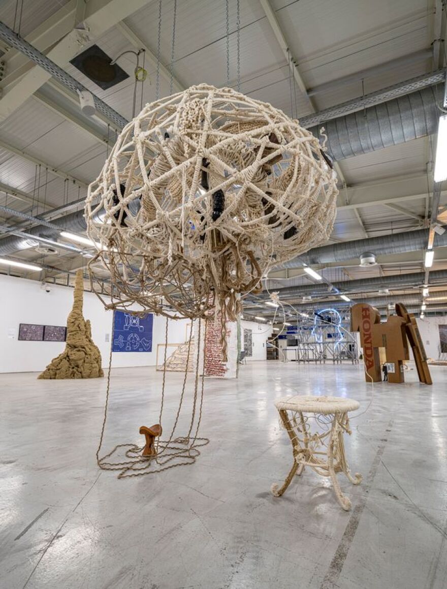 Αεροδρόμιο Ελ. Βενιζέλος: Φιλοξενεί μια μεγάλη έκθεση σύγχρονης τέχνης - Δείτε φωτογραφίες