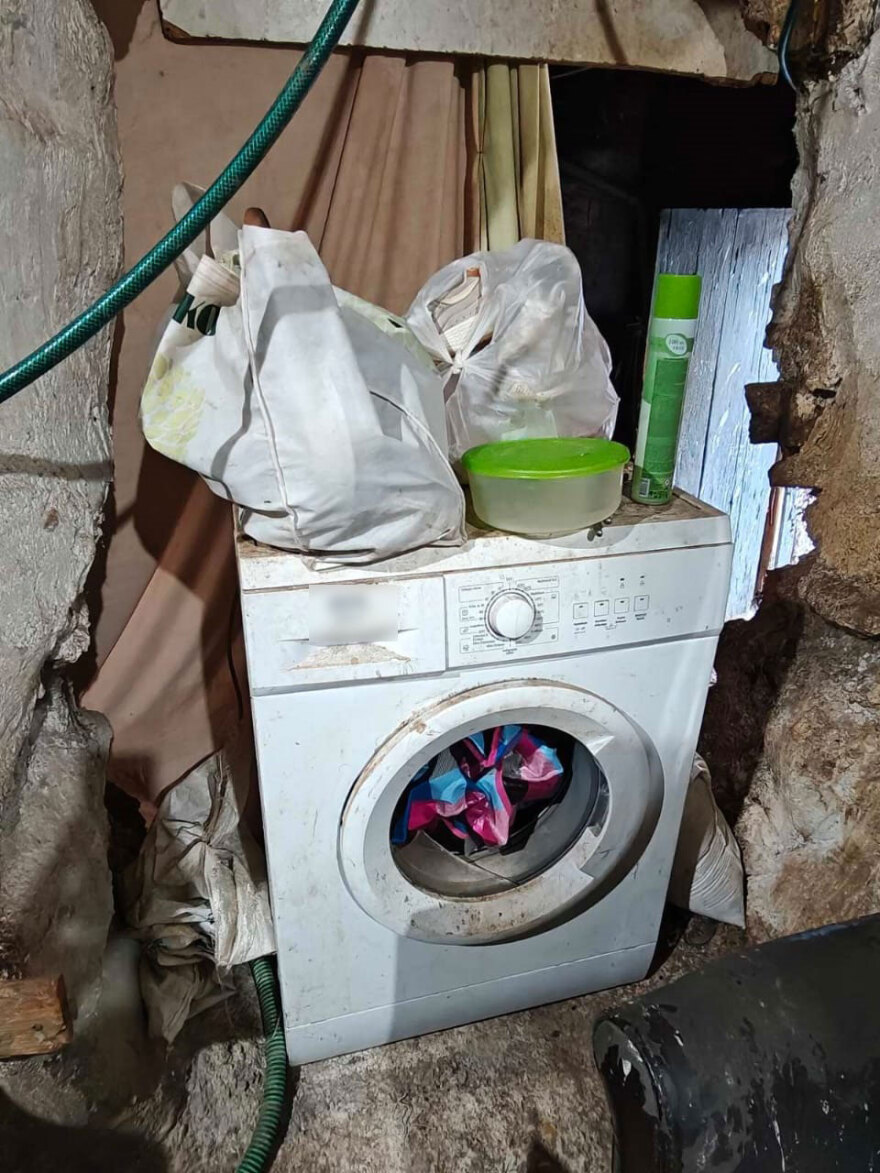 Βίντεο και φωτογραφίες από την επιχείρηση της ΕΛΑΣ για την εξάρθρωση κυκλώματος που εκμεταλλευόταν αλλοδαπούς εργάτες