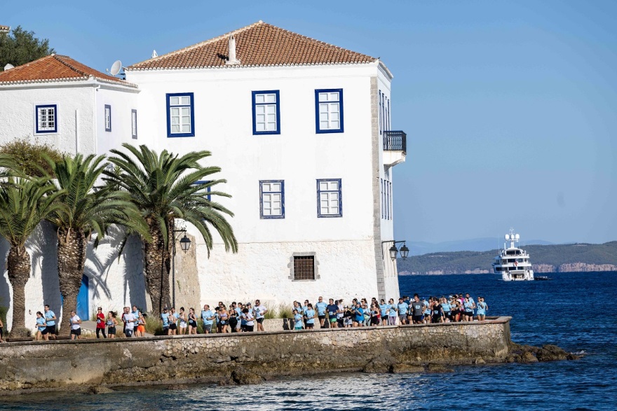 Spetses Mini Marathon 2025: Ρεκόρ συμμετοχών με τις συγκινήσεις και την αγωνιστικότητα στα ύψη