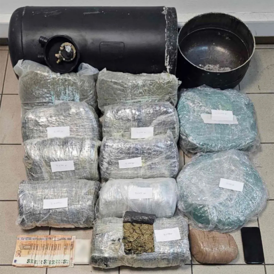 41χρονος προσπάθησε να περάσει 23 κιλά κάνναβης από την Αλβανία - Τα είχε κρύψει στο ντεπόζιτο υγραερίου