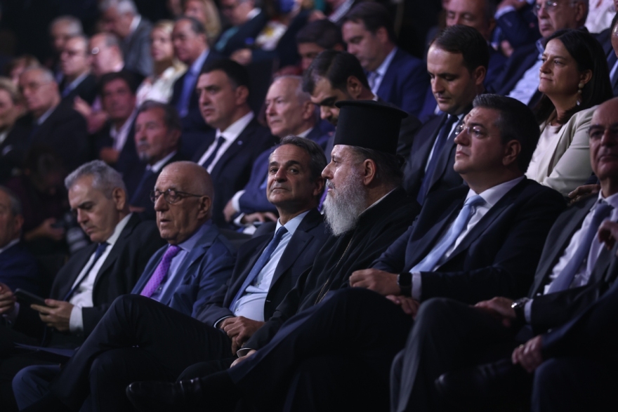 The backdrop of the event at the Conservatory: The Mitsotakis Message and the Pigadakia for the absence of Samaritan