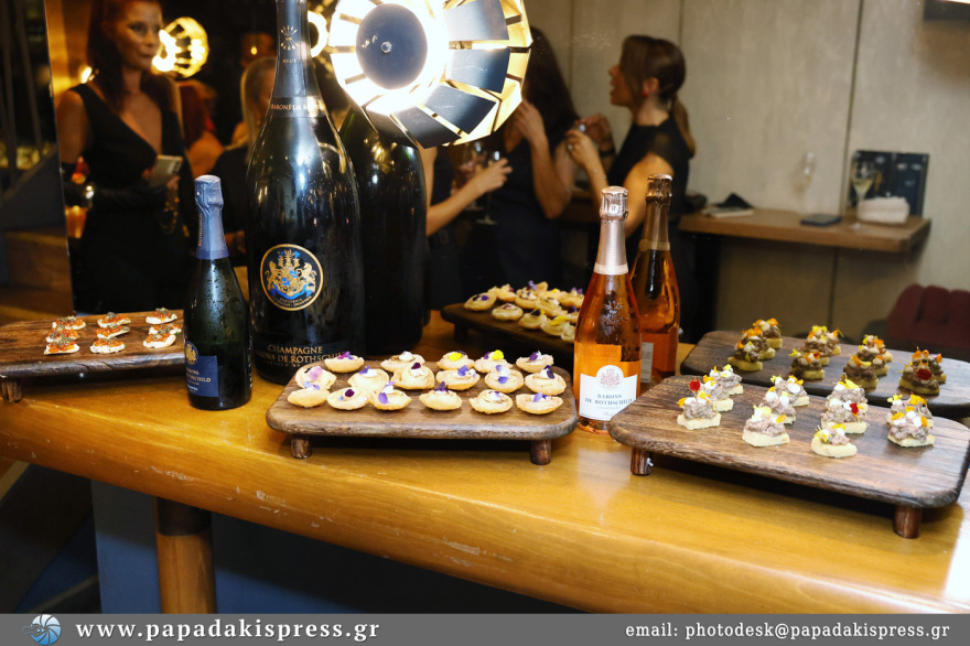 Δυναστεία Ρότσιλντ: Η βίλα της Κέρκυρας, ο Κάρολος, ο Νουρέγιεφ και η σαμπάνια