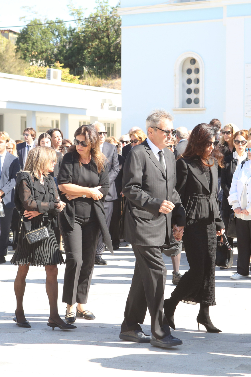 Συγκίνηση στο τελευταίο αντίο στη Μαρίσσα Λεμού στο Α’ Νεκροταφείο Αθηνών