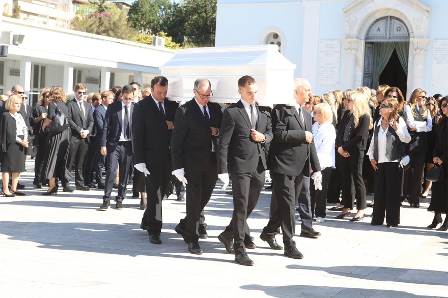 Συγκίνηση στο τελευταίο αντίο στη Μαρίσσα Λεμού στο Α’ Νεκροταφείο Αθηνών
