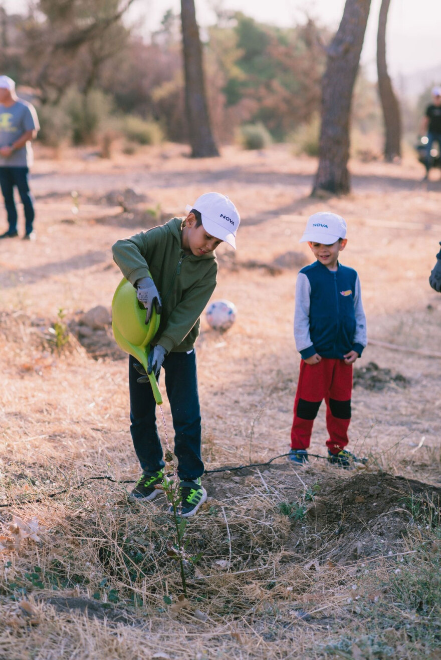 Η ομάδα της Nova πραγματοποίησε νέα περιβαλλοντική εθελοντική δράση στην Ιερά Μονή Πεντέλης