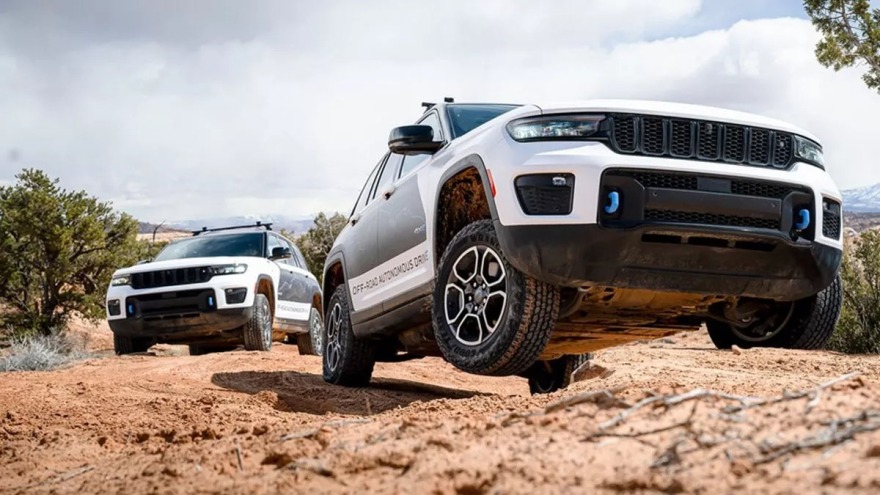 H Stellantis ετοιμάζει νέα μοντέλα με θερμικό κινητήρα 