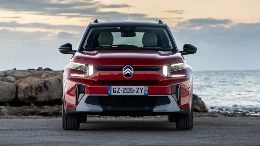 H Stellantis ετοιμάζει νέα μοντέλα με θερμικό κινητήρα 