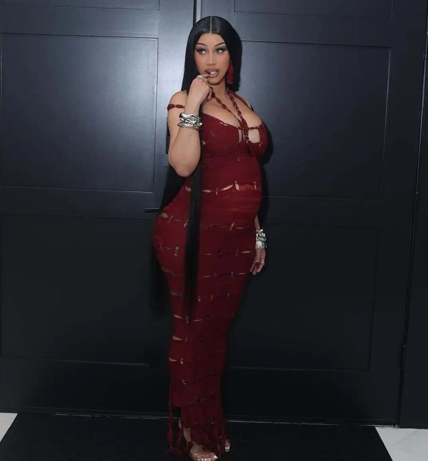 Cardi B: Νιώθω τυχερή και ευλογημένη, λέει η τραγουδίστρια για τα γενέθλιά της λίγο πριν αποκτήσει το τέταρτο παιδί της