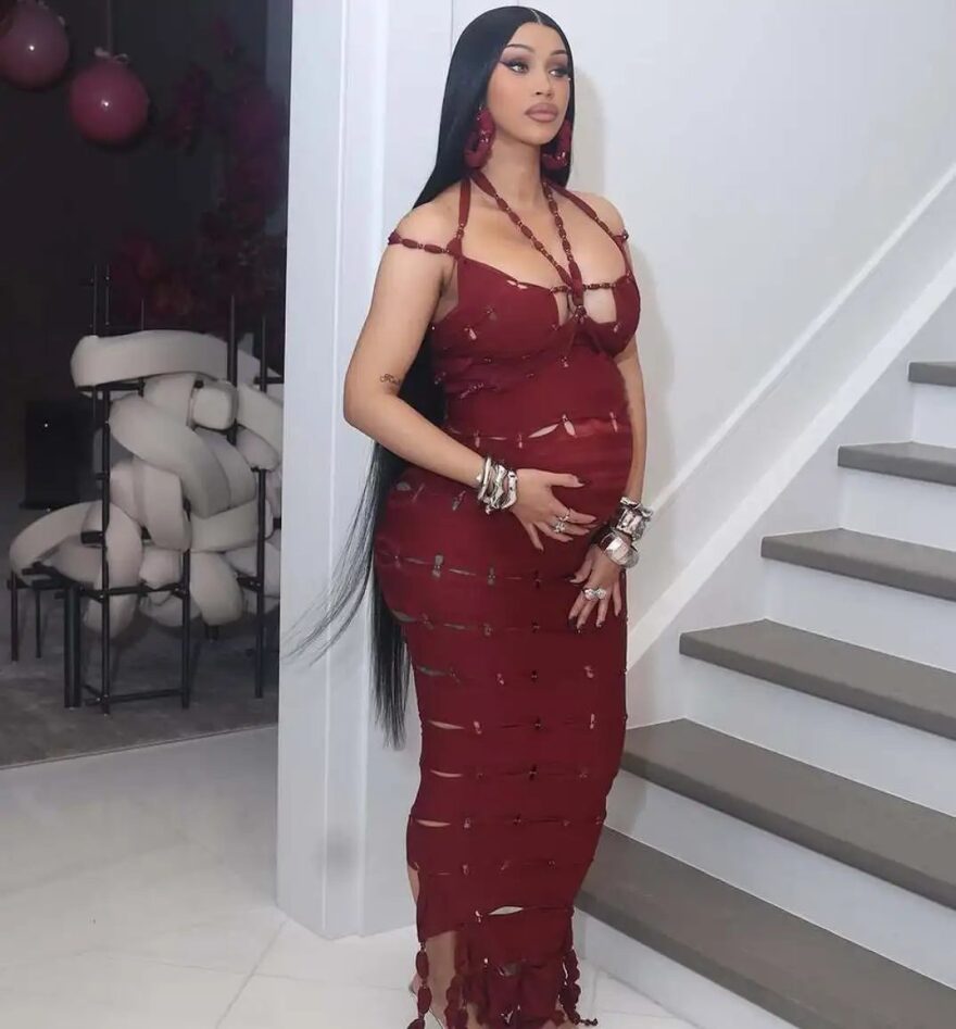Cardi B: Νιώθω τυχερή και ευλογημένη, λέει η τραγουδίστρια για τα γενέθλιά της λίγο πριν αποκτήσει το τέταρτο παιδί της