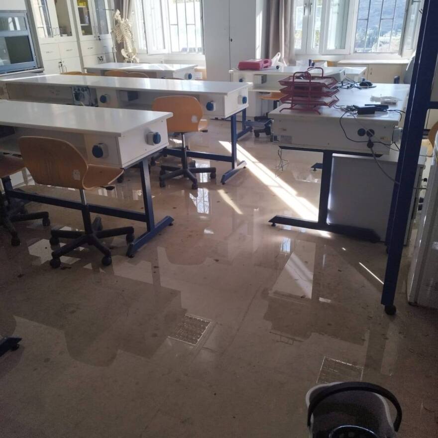 Βανδαλισμός σε σχολείο της Άνδρου, ζημιές και πλημμύρες στο κτίριο - Φωτογραφίες
