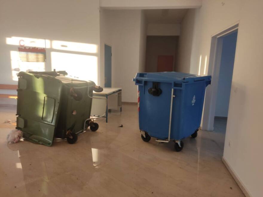 Βανδαλισμός σε σχολείο της Άνδρου, ζημιές και πλημμύρες στο κτίριο - Φωτογραφίες