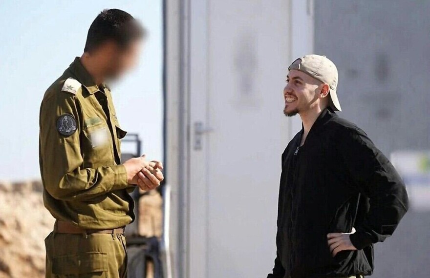 Στο σπίτι τους έπειτα από 738 ημέρες – Δείτε βίντεο και φωτογραφίες από την επιστροφή των Ισραηλινών ομήρων
