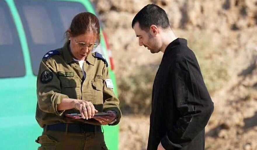 Στο σπίτι τους έπειτα από 738 ημέρες – Δείτε βίντεο και φωτογραφίες από την επιστροφή των Ισραηλινών ομήρων
