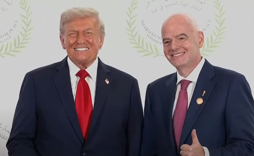 «Επιτέλους ειρήνη!»: Στο Σαρμ ελ Σέιχ σφραγίστηκε το τέλος του πολέμου στη Μέση Ανατολή και ο Τραμπ έδρεψε τις δάφνες του - Τα αγκάθια της επόμενης μέρας