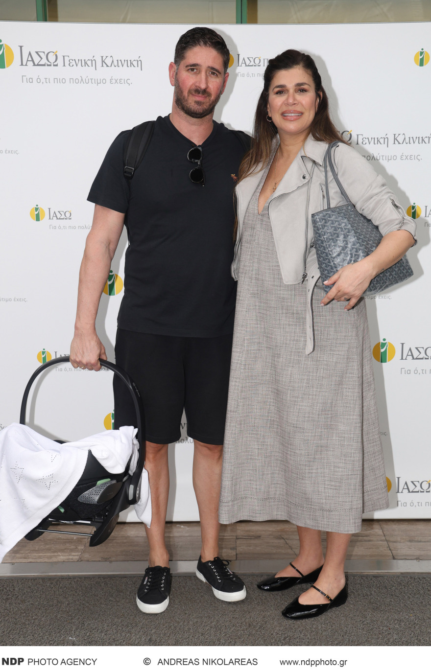 Νεσχάν Μουλαζίμ: Πήρε εξιτήριο από το μαιευτήριο - Δείτε φωτογραφίες