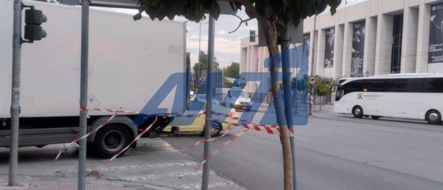 Νεκρός υπαξιωματικός της Πολεμικής Αεροπορίας σε τροχαίο στη Βασιλίσσης Σοφίας - Φορτηγό συγκρούστηκε με τη μηχανή του